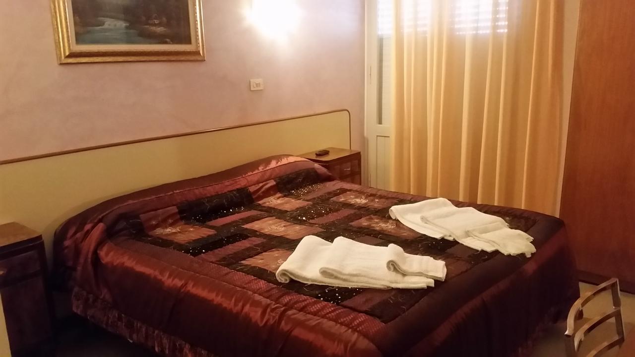 רימיני Hotel Pecci מראה חיצוני תמונה